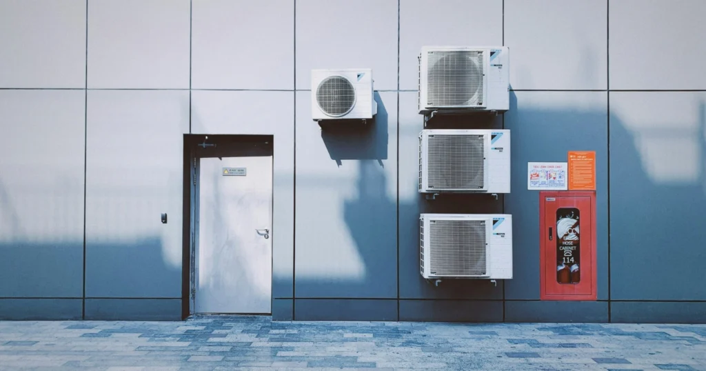 Groupes extérieurs de climatisation en façade, équipements relevant de la nomenclature ICPE